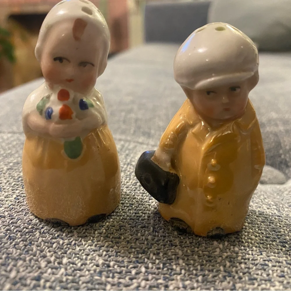 Vintage Ceramic Salt and Pepper Shakers - Picture 3 of 4